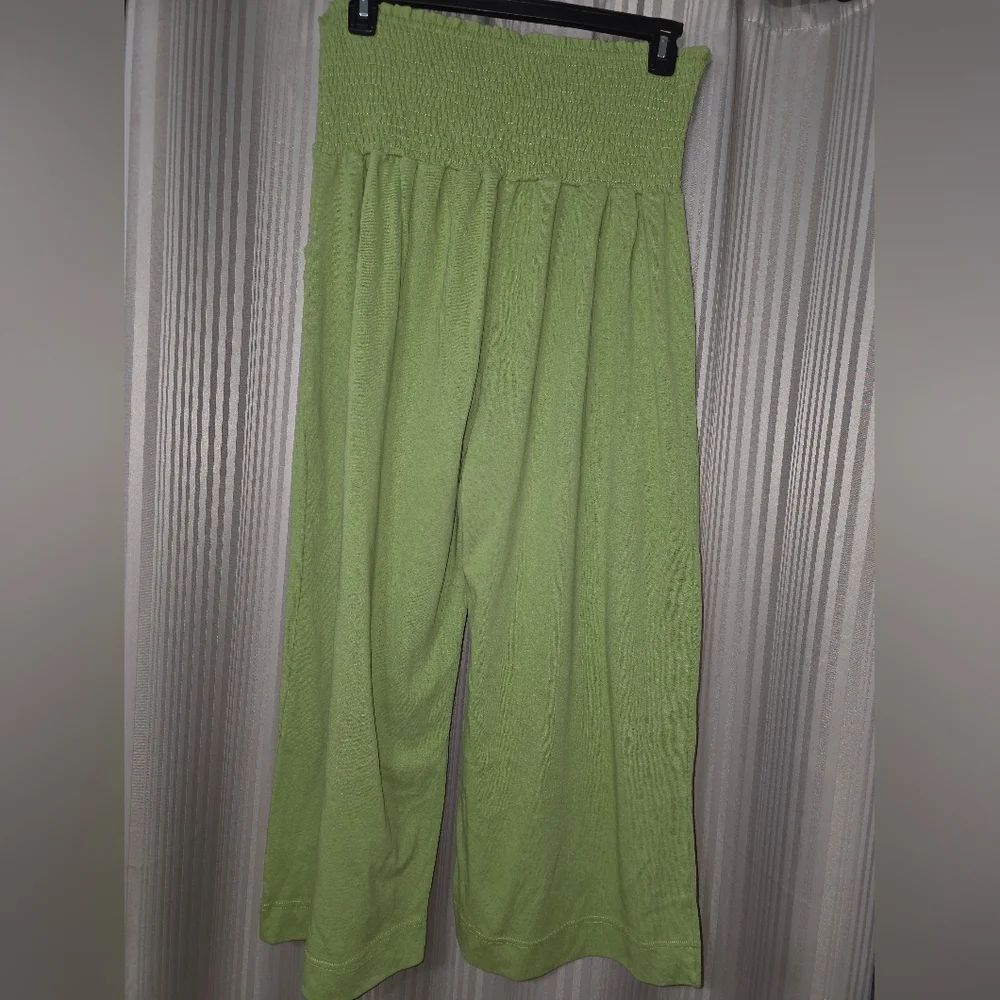 Stylish Olive Wide-Leg Women's Pants - Picture 2 of 6